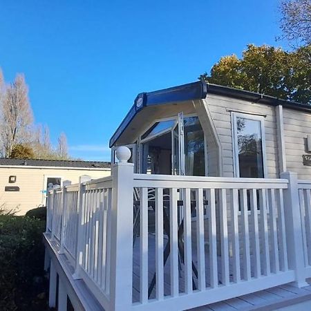 Family Breaks At Rockley Park With Prosecco And A Box Of Chocolates On Arrival Villa Poole Eksteriør billede
