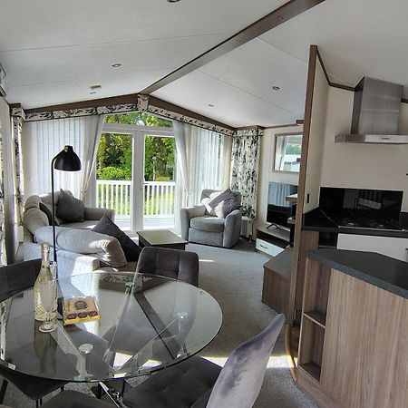 Family Breaks At Rockley Park With Prosecco And A Box Of Chocolates On Arrival Villa Poole Eksteriør billede