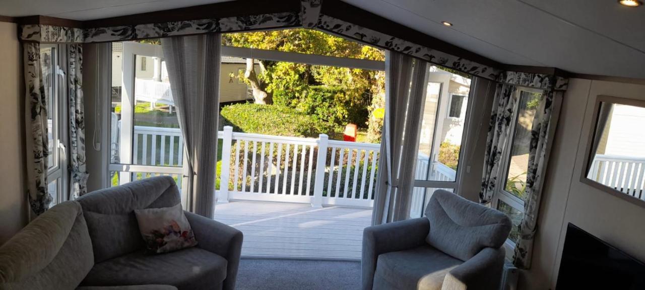 Family Breaks At Rockley Park With Prosecco And A Box Of Chocolates On Arrival Villa Poole Eksteriør billede