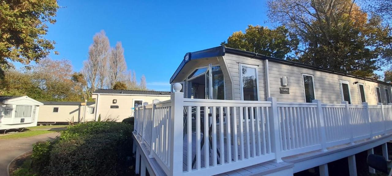 Family Breaks At Rockley Park With Prosecco And A Box Of Chocolates On Arrival Villa Poole Eksteriør billede
