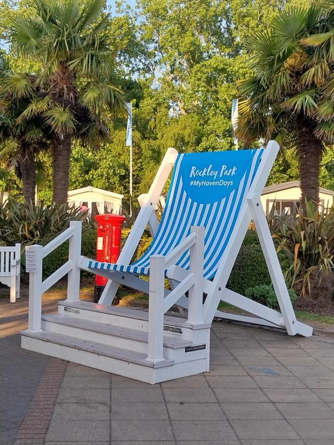 Family Breaks At Rockley Park With Prosecco And A Box Of Chocolates On Arrival Villa Poole Eksteriør billede