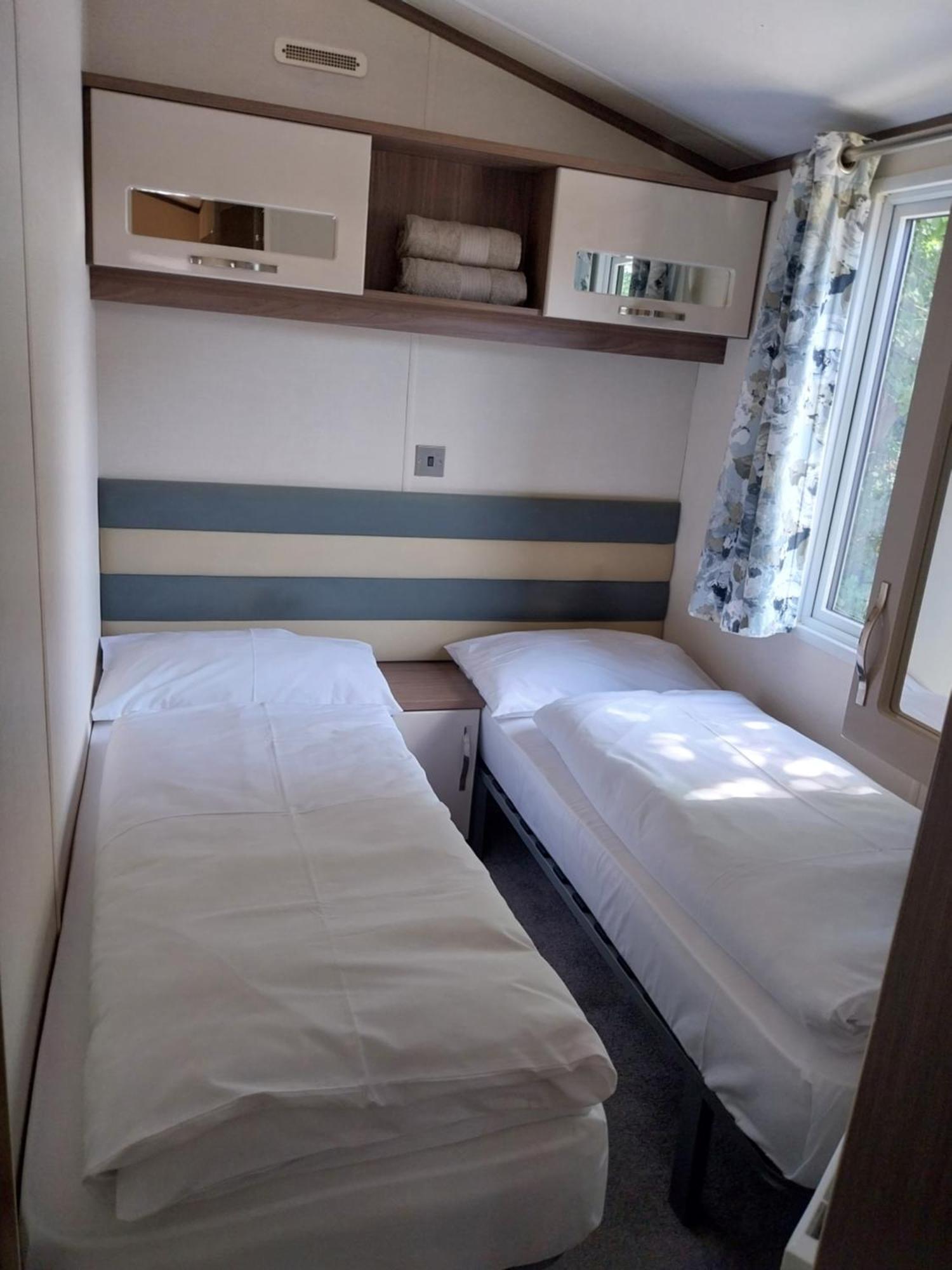 Family Breaks At Rockley Park With Prosecco And A Box Of Chocolates On Arrival Villa Poole Eksteriør billede